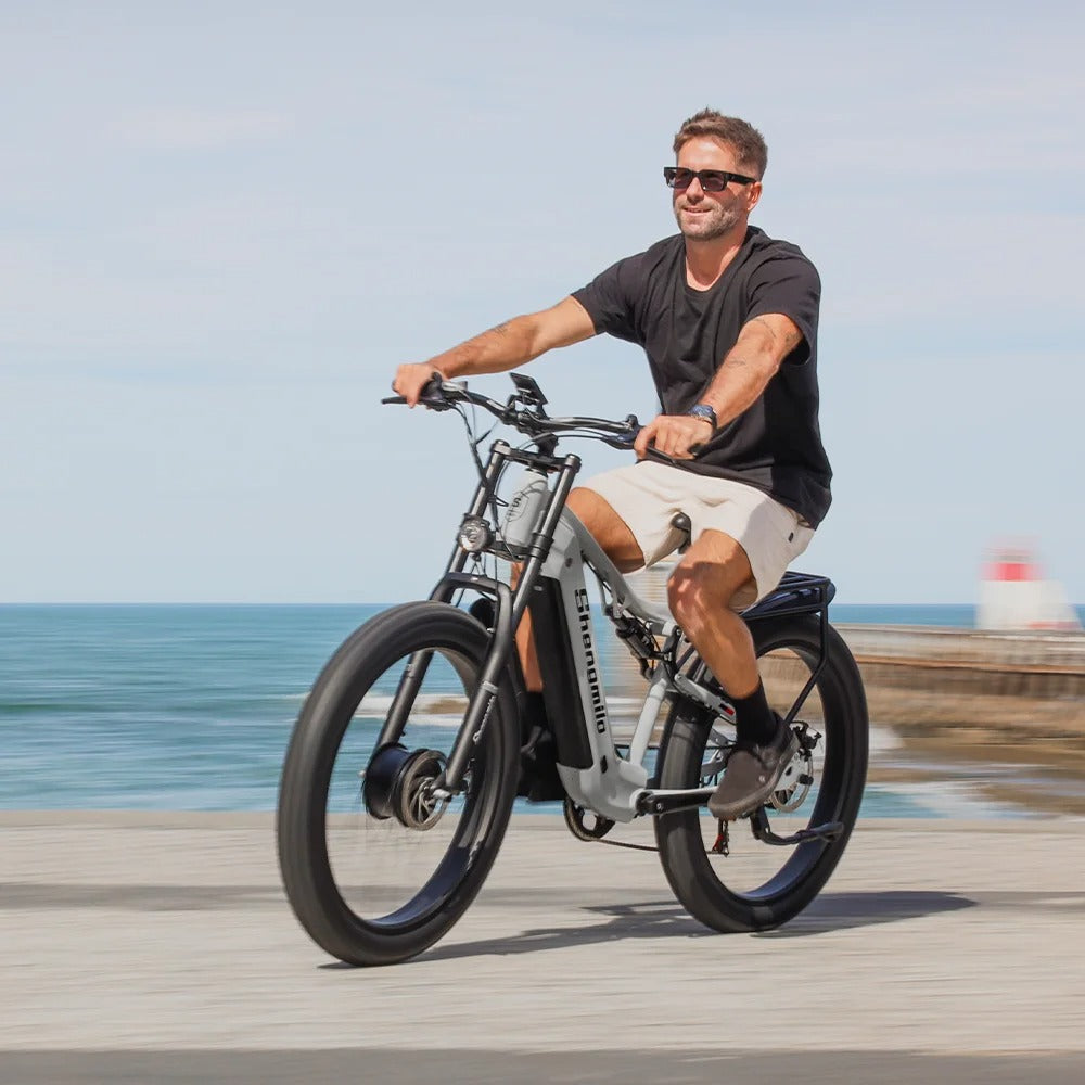 Vollgefedertes E-Bike mit Doppel-Motor