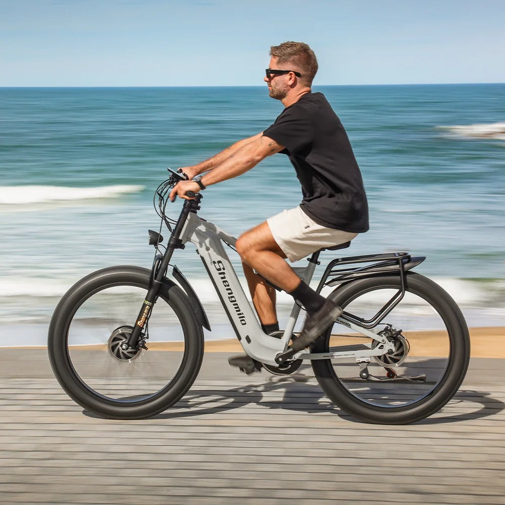 Vollgefedertes E-Bike mit Doppel-Motor