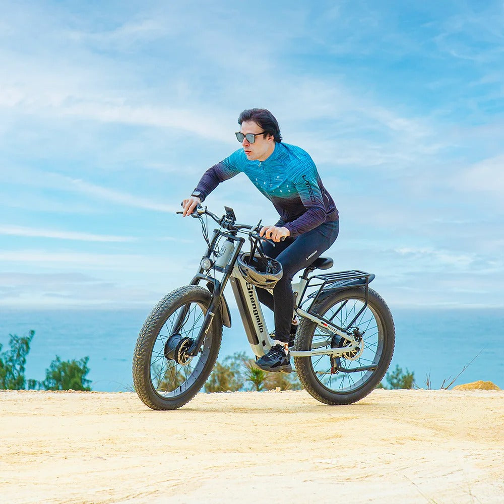 Vollgefedertes E-Bike mit Doppel-Motor
