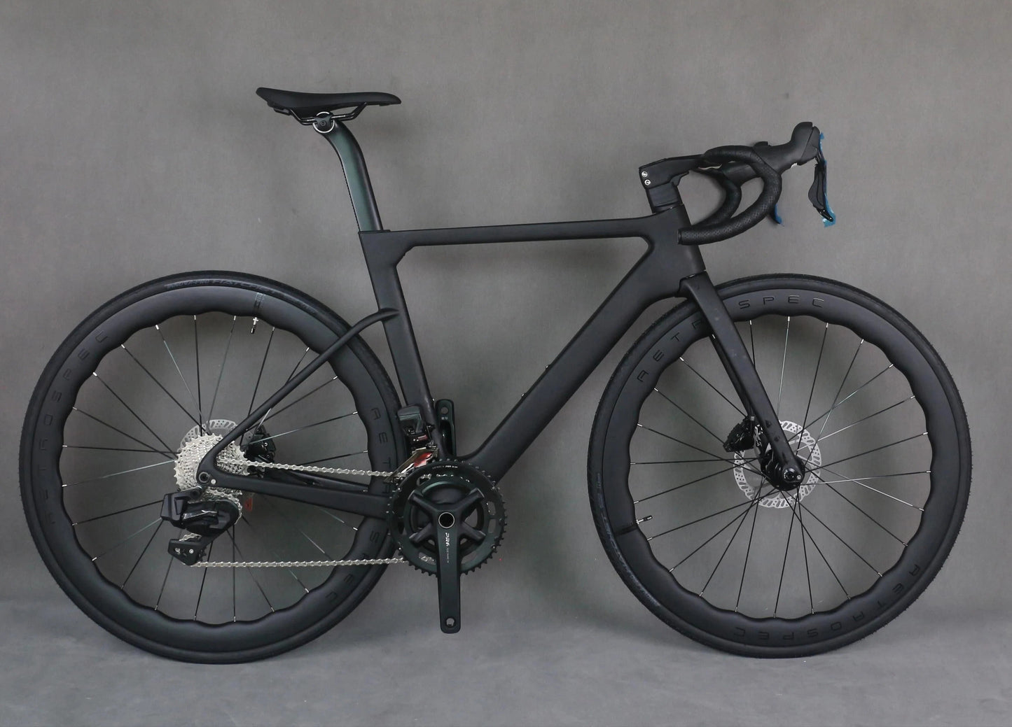 Vollcarbon Rennrad mit elektronischer Schaltung